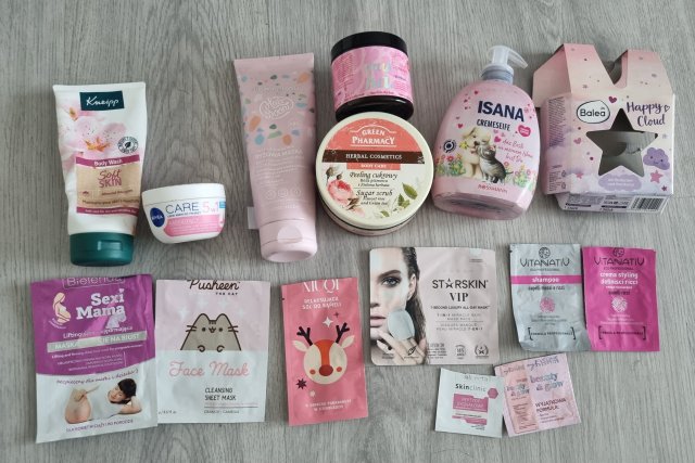 akcja denkowanie! grudzień - kosmetyki w świątecznych opakowaniach i świątecznych kolorach 🎄❄️⛄🎀🎁🎅