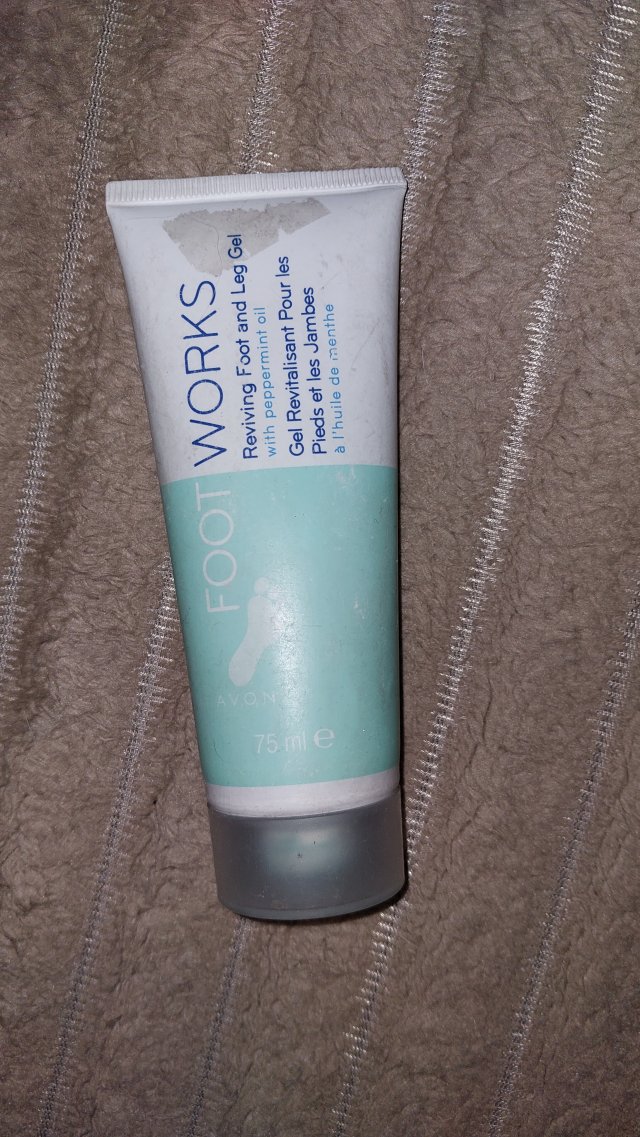 Avon Foot Works, Żel do stóp, Odświeżający, Z miętą pieprzową