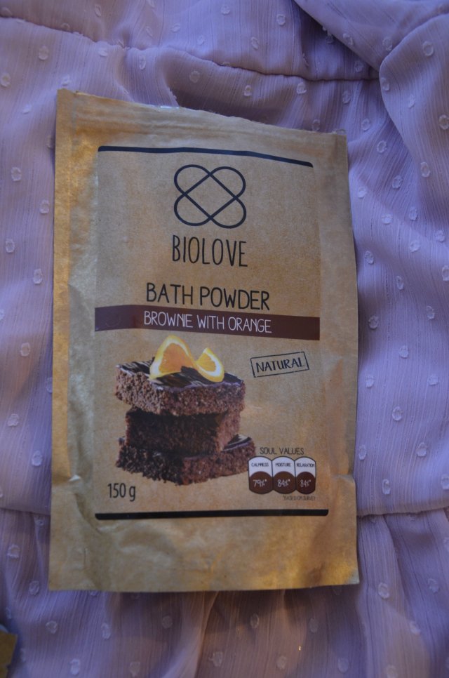Biolove Puder do kąpieli, Brownie z pomarańczą