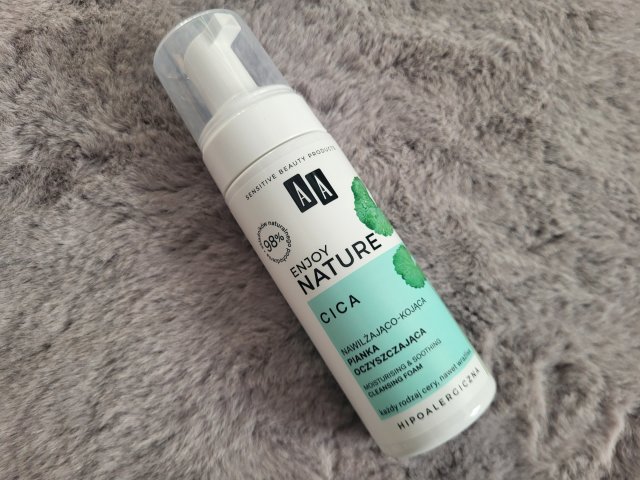 Lirene Enjoy Nature Cica, Pianka do mycia twarzy, nawilżająco-kojąca, oczyszczająca