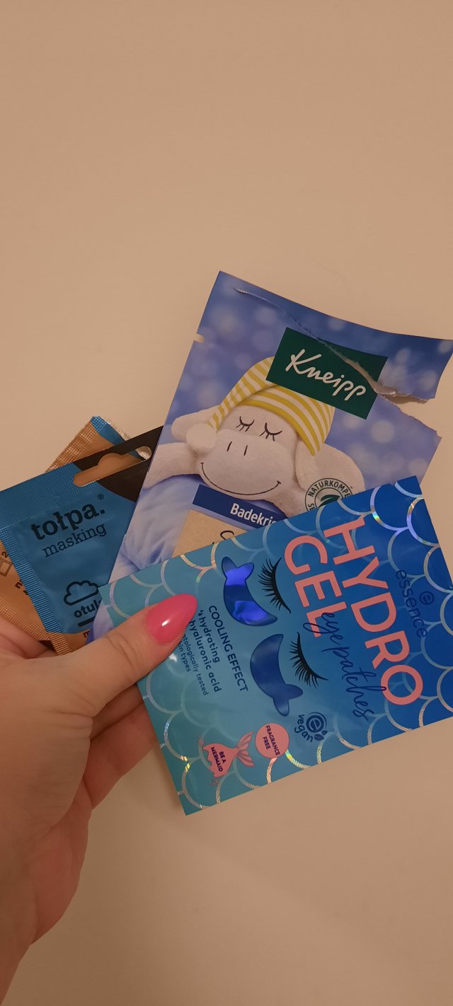 akcja denkowanie! grudzień - kosmetyki w świątecznych opakowaniach i świątecznych kolorach 🎄❄️⛄🎀🎁🎅