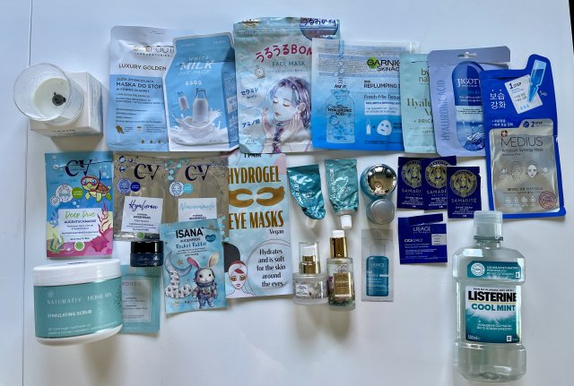 Denkowanie część druga :) Grudzień, kosmetyki w świątecznych opakowaniach lub w świątecznych kolorach: czerwonym, zielonym i złotym 