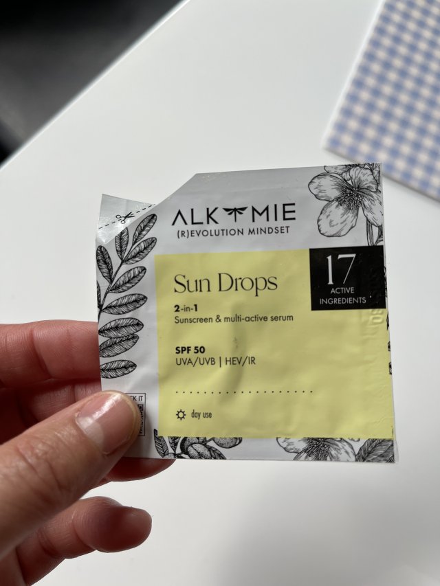 Denkowanie część druga :) Grudzień, kosmetyki w świątecznych opakowaniach lub w świątecznych kolorach: czerwonym, zielonym i złotym 