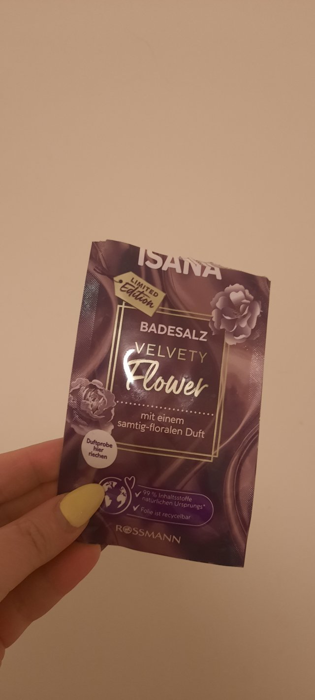 Denkowanie część druga :) Grudzień, kosmetyki w świątecznych opakowaniach lub w świątecznych kolorach: czerwonym, zielonym i złotym 