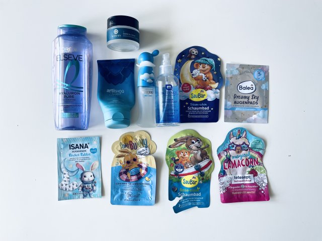 Denkowanie część druga :) Grudzień, kosmetyki w świątecznych opakowaniach lub w świątecznych kolorach: czerwonym, zielonym i złotym 