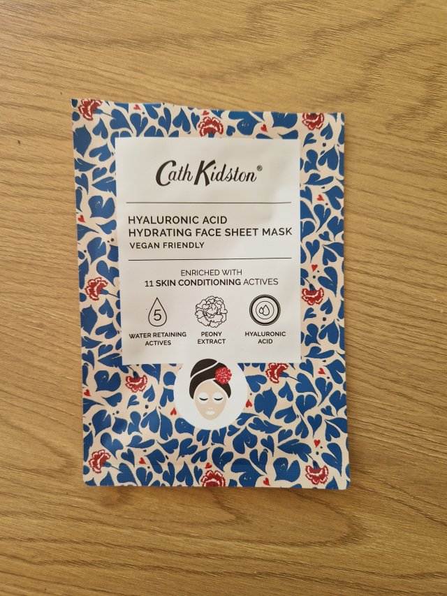 Denkowanie część druga :) Grudzień, kosmetyki w świątecznych opakowaniach lub w świątecznych kolorach: czerwonym, zielonym i złotym 