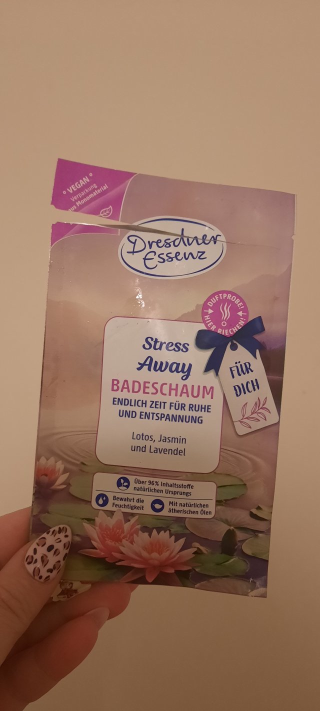 Denkowanie część druga :) Grudzień, kosmetyki w świątecznych opakowaniach lub w świątecznych kolorach: czerwonym, zielonym i złotym 