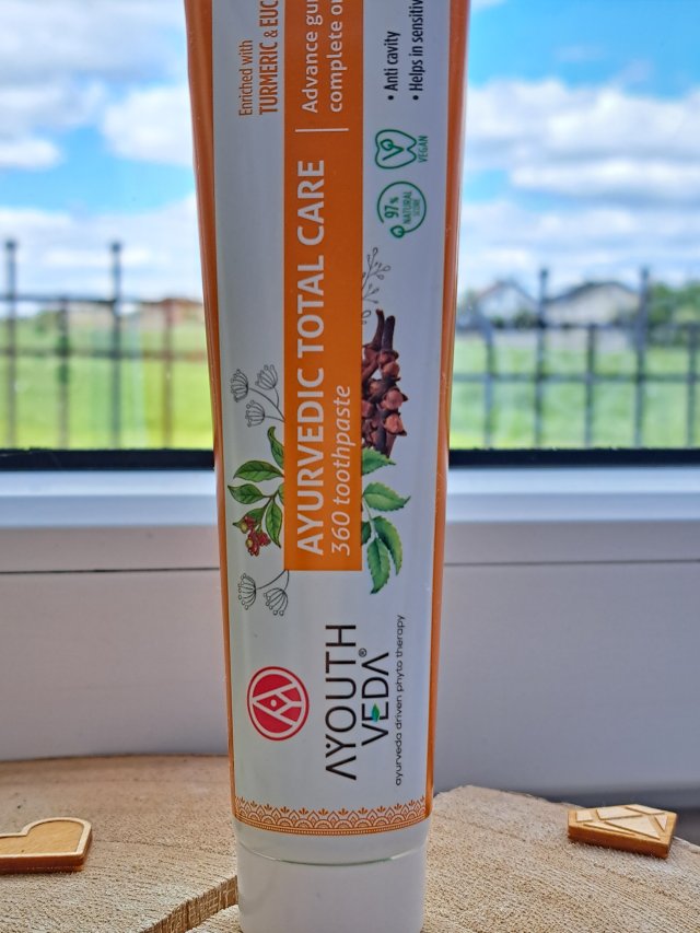 Aÿouth Veda Ayurvedic Total Care, pasta do zębów 360, wzbogacona o kurkumę i olejek eukaliptusowy 