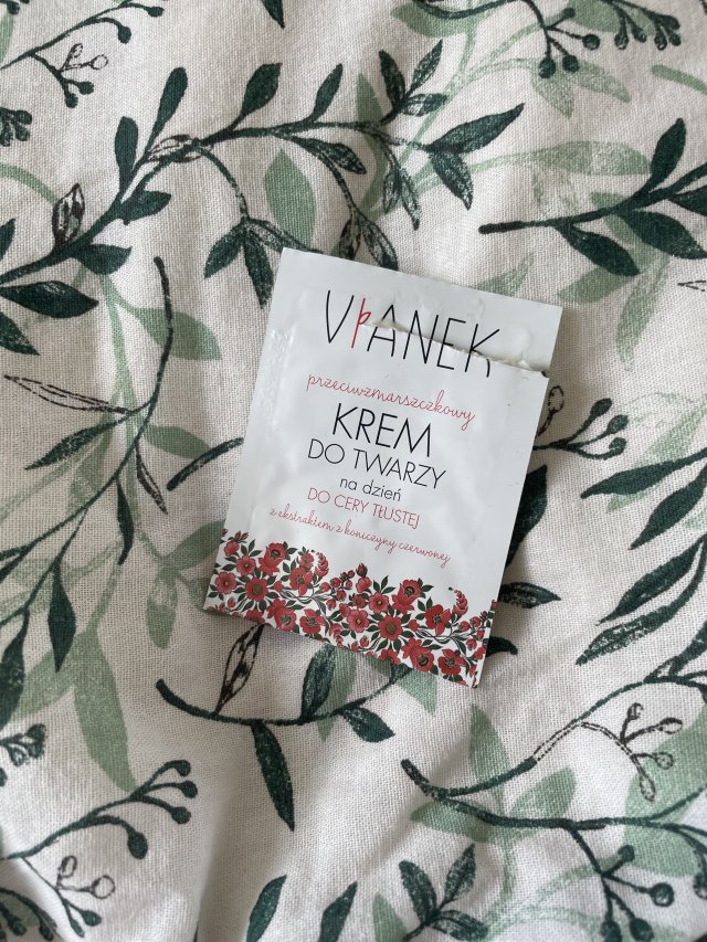 Denkowanie część druga :) Grudzień, kosmetyki w świątecznych opakowaniach lub w świątecznych kolorach: czerwonym, zielonym i złotym 