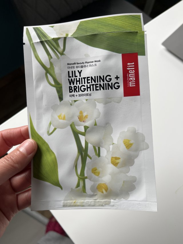 Denkowanie część druga :) Grudzień, kosmetyki w świątecznych opakowaniach lub w świątecznych kolorach: czerwonym, zielonym i złotym 