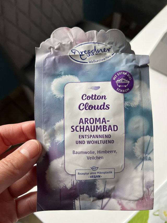 Denkowanie część druga :) Grudzień, kosmetyki w świątecznych opakowaniach lub w świątecznych kolorach: czerwonym, zielonym i złotym 