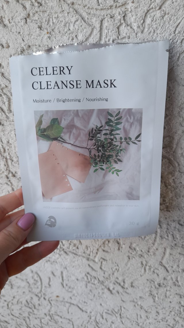 Denkowanie część druga :) Grudzień, kosmetyki w świątecznych opakowaniach lub w świątecznych kolorach: czerwonym, zielonym i złotym 