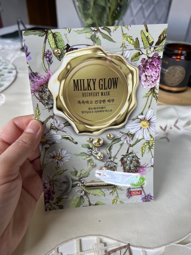 Denkowanie część druga :) Grudzień, kosmetyki w świątecznych opakowaniach lub w świątecznych kolorach: czerwonym, zielonym i złotym 