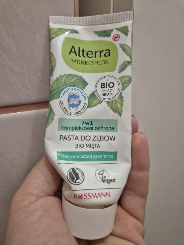 Denkowanie część druga :) Grudzień, kosmetyki w świątecznych opakowaniach lub w świątecznych kolorach: czerwonym, zielonym i złotym 