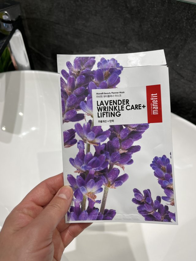 Denkowanie część druga :) Grudzień, kosmetyki w świątecznych opakowaniach lub w świątecznych kolorach: czerwonym, zielonym i złotym 