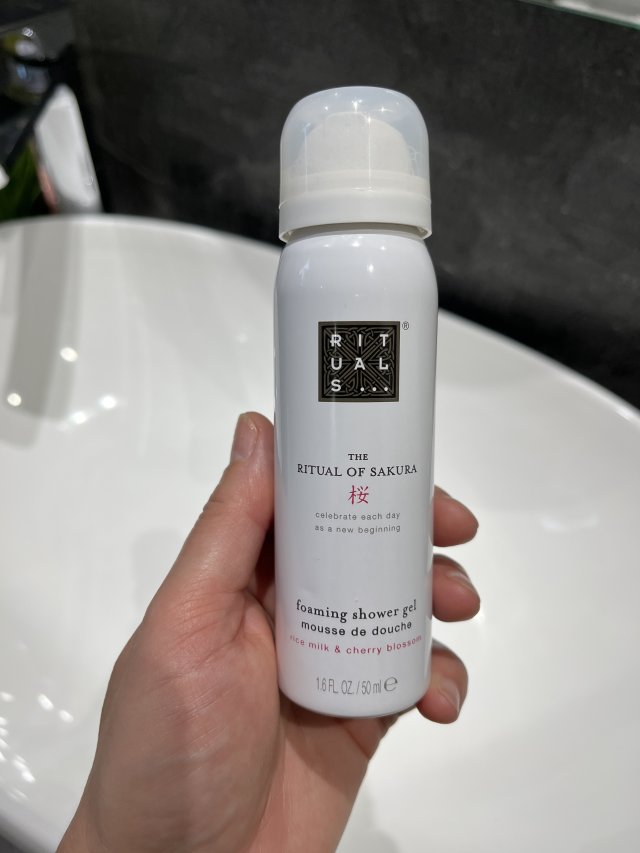 Denkowanie część druga :) Grudzień, kosmetyki w świątecznych opakowaniach lub w świątecznych kolorach: czerwonym, zielonym i złotym 