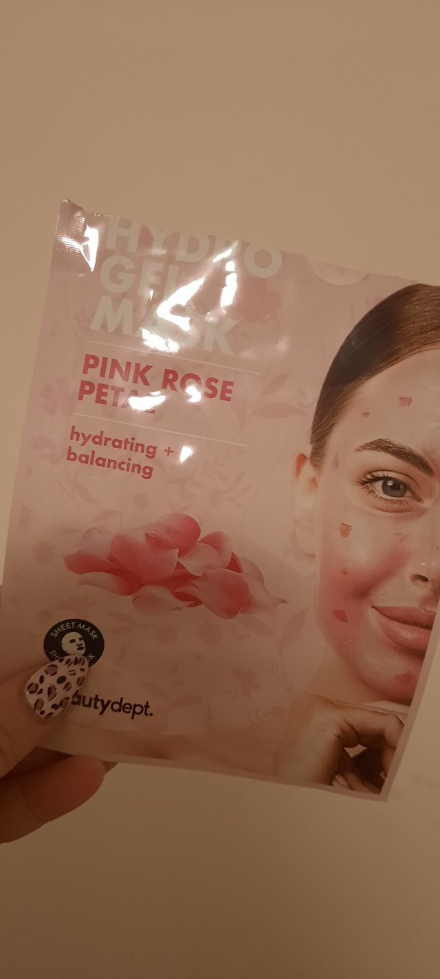 Denkowanie część druga :) Grudzień, kosmetyki w świątecznych opakowaniach lub w świątecznych kolorach: czerwonym, zielonym i złotym 