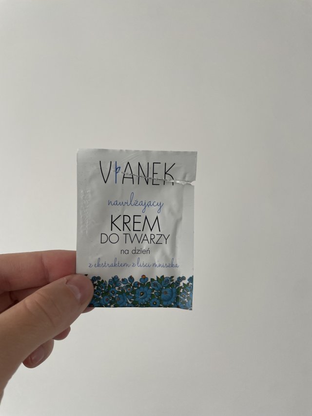 Denkowanie część druga :) Grudzień, kosmetyki w świątecznych opakowaniach lub w świątecznych kolorach: czerwonym, zielonym i złotym 