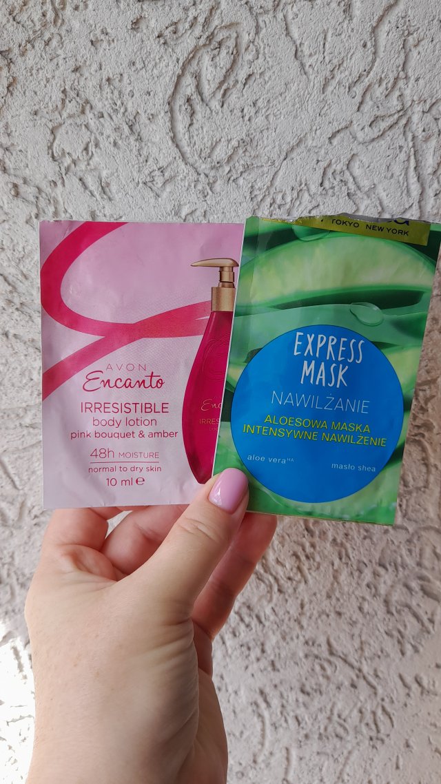 Denkowanie część druga :) Grudzień, kosmetyki w świątecznych opakowaniach lub w świątecznych kolorach: czerwonym, zielonym i złotym 