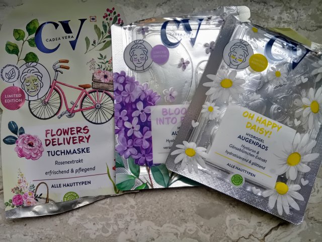 Denkowanie część druga :) Grudzień, kosmetyki w świątecznych opakowaniach lub w świątecznych kolorach: czerwonym, zielonym i złotym 