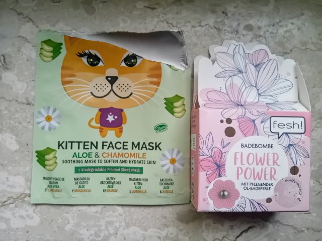 Denkowanie część druga :) Grudzień, kosmetyki w świątecznych opakowaniach lub w świątecznych kolorach: czerwonym, zielonym i złotym 