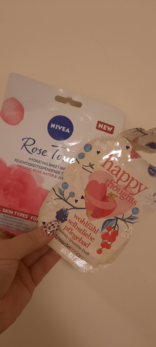 Denkowanie część druga :) Grudzień, kosmetyki w świątecznych opakowaniach lub w świątecznych kolorach: czerwonym, zielonym i złotym 