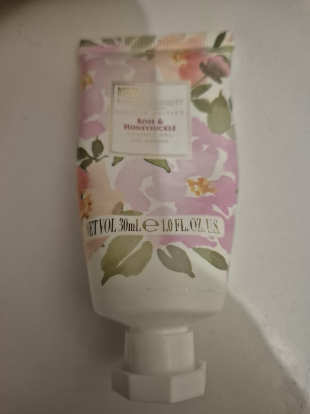 Denkowanie część druga :) Grudzień, kosmetyki w świątecznych opakowaniach lub w świątecznych kolorach: czerwonym, zielonym i złotym 