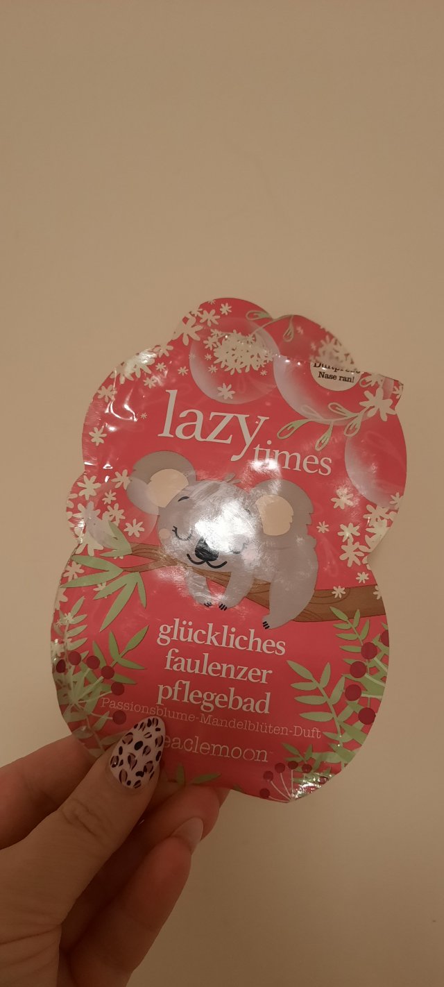 Denkowanie część druga :) Grudzień, kosmetyki w świątecznych opakowaniach lub w świątecznych kolorach: czerwonym, zielonym i złotym 