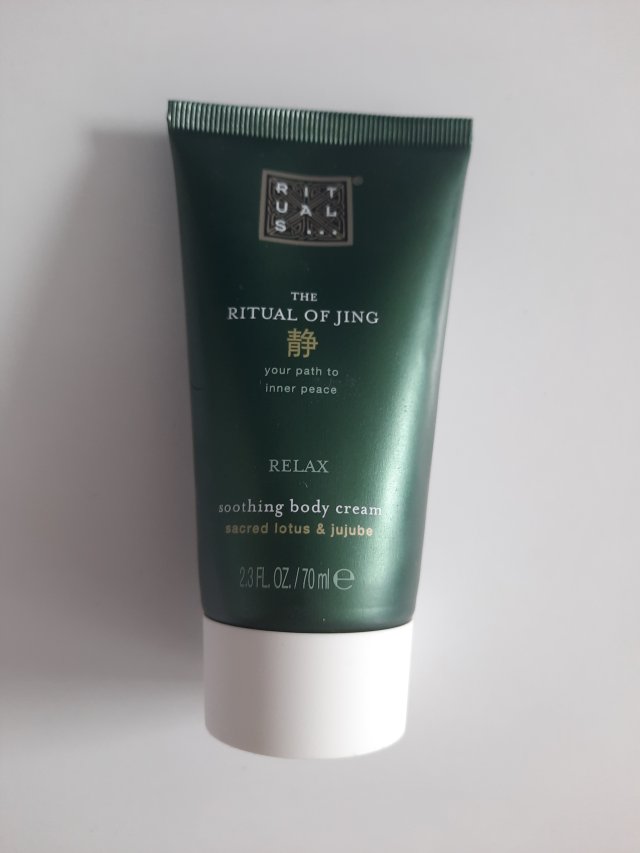 Denkowanie część druga :) Grudzień, kosmetyki w świątecznych opakowaniach lub w świątecznych kolorach: czerwonym, zielonym i złotym 