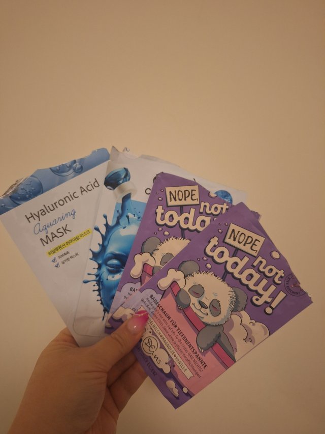 Denkowanie część druga :)  Maj, miesiąc pełen kwiatów czyli zużywamy opakowania z motywem kwiatowym i kolorze fioletu 💜, bieli 🤍 i niebieskiego 💙 💐