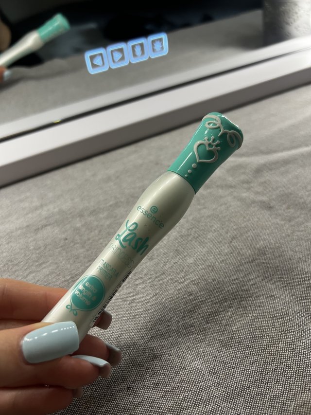 Essence Volume Booster, Lash Primer, Baza stymulująca wzrost rzęs 