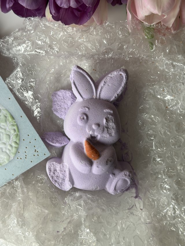 Denkowanie część druga :)  Maj, miesiąc pełen kwiatów czyli zużywamy opakowania z motywem kwiatowym i kolorze fioletu 💜, bieli 🤍 i niebieskiego 💙 💐