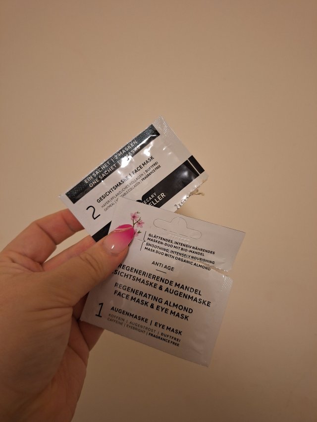 Denkowanie część druga :)  Maj, miesiąc pełen kwiatów czyli zużywamy opakowania z motywem kwiatowym i kolorze fioletu 💜, bieli 🤍 i niebieskiego 💙 💐
