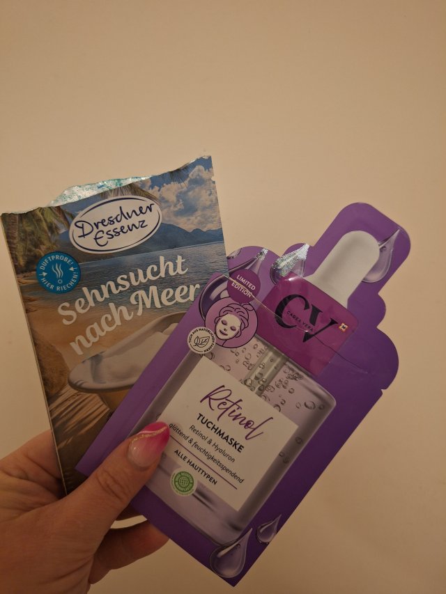 Denkowanie część druga :)  Maj, miesiąc pełen kwiatów czyli zużywamy opakowania z motywem kwiatowym i kolorze fioletu 💜, bieli 🤍 i niebieskiego 💙 💐