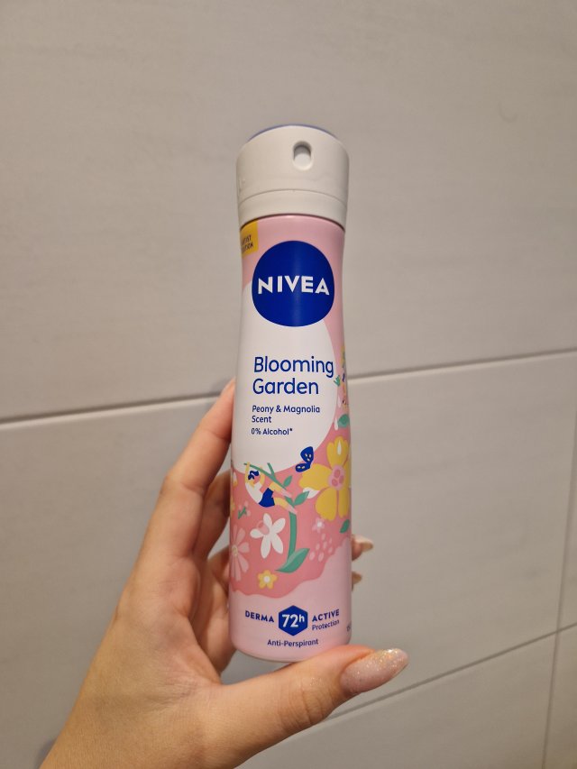 Denkowanie część druga :)  Maj, miesiąc pełen kwiatów czyli zużywamy opakowania z motywem kwiatowym i kolorze fioletu 💜, bieli 🤍 i niebieskiego 💙 💐