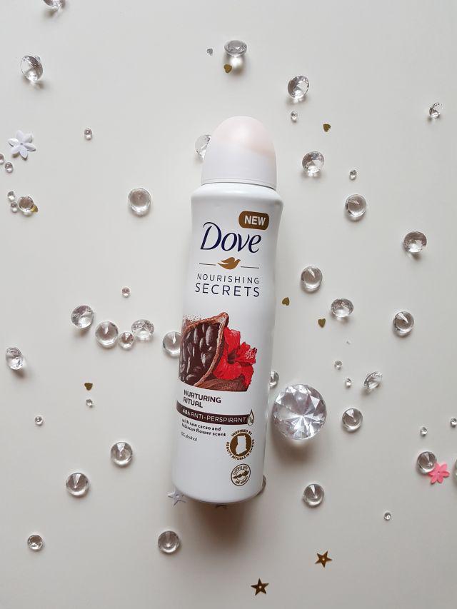 Dove Antyperspirant w sprayu, Nourishing Secrets, Raw Cacao & Hibuscus Scent