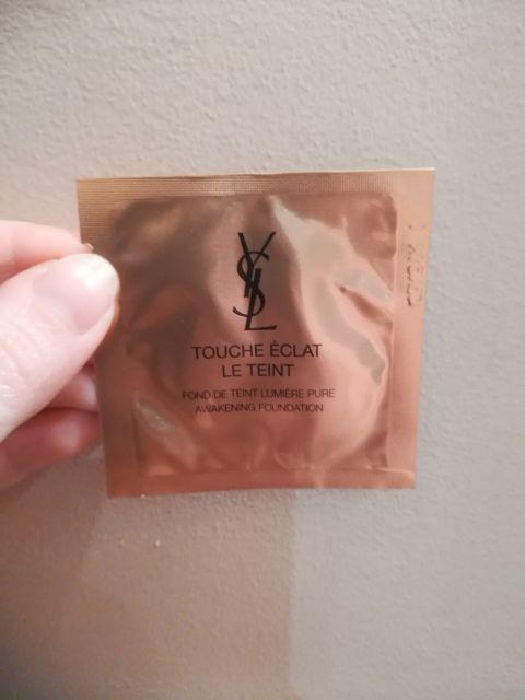 ves Saint Laurent, Touche Eclat, Le Teint, Awakening Foundation, Podkład do twarzy, Rozświetlający, nr B40 Sand.