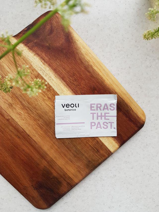 Veoli Botanica Peeling do twarzy, Wygładzający, z pestkami owoców, Erase the past
