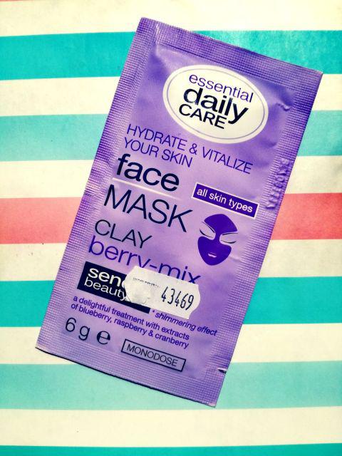 Essential Daily Care Maseczka do twarzy, Clay, Berry-mix