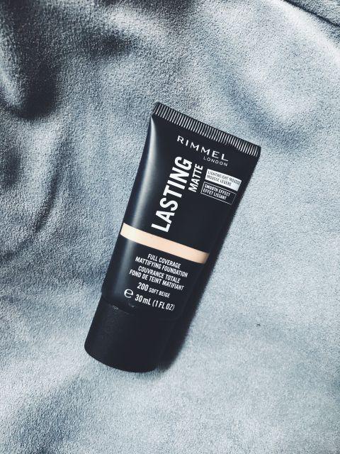 Podkład Rimmel Lasting Matte Soft Beige kosmetyki do makijazu