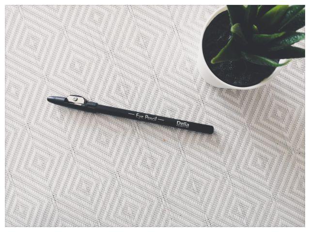 Delia Eye Pencil, Konturówka do oczu, Czarna