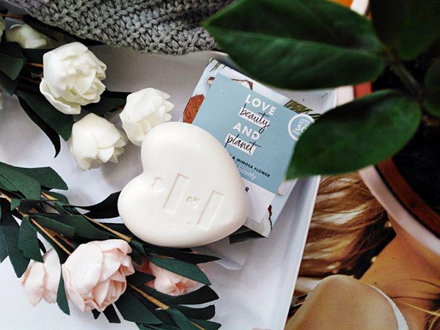 Love Beauty and Planet Szampon do włosów w kostce