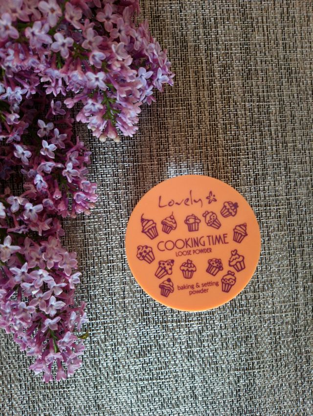 Puder do twarzy lovely 