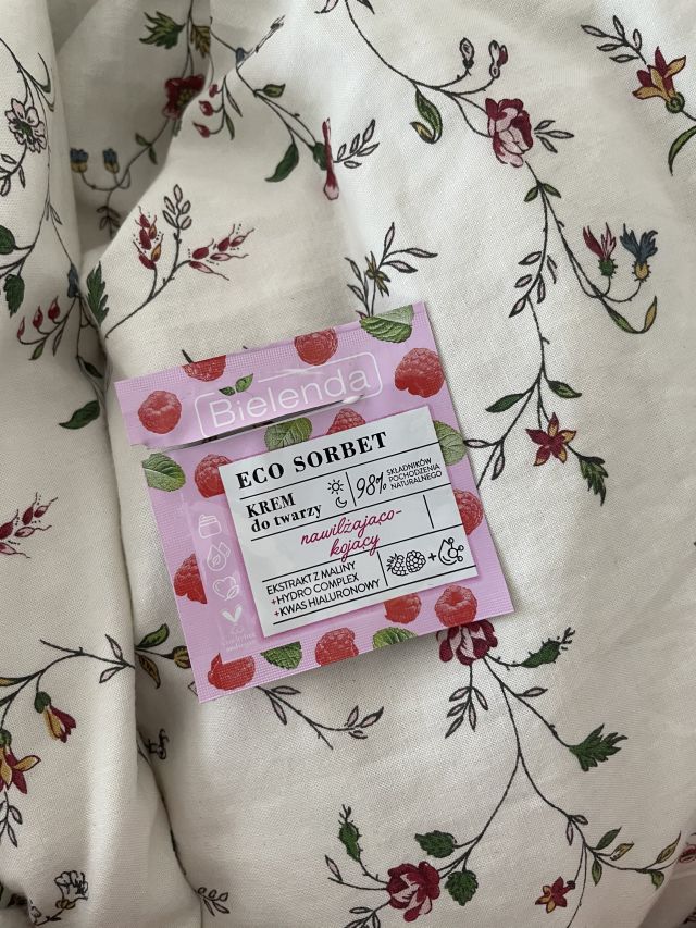 akcja denkowanie! grudzień - kosmetyki w świątecznych opakowaniach i świątecznych kolorach 🎄❄️⛄🎀🎁🎅