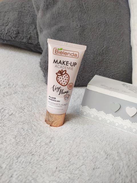 Bielenda Make-Up Academie, Vege Flumi, Fluid do twarzy, Mineralny, nr 01