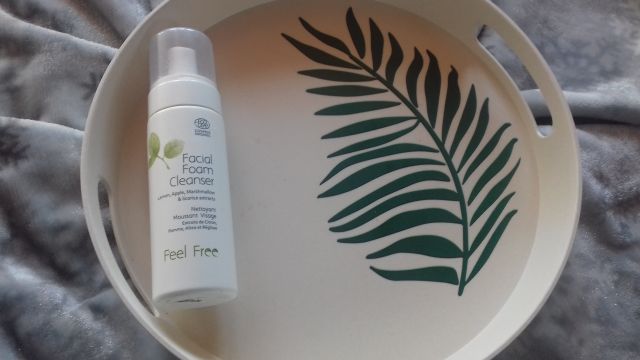 Feel Free Facial Foam Cleanser, Myjąca pianka do twarzy