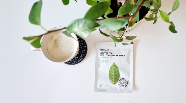 Lebelage  Nawilżająca maseczka w płacie do twarzy z zieloną herbatą Green Tea Solution Mask