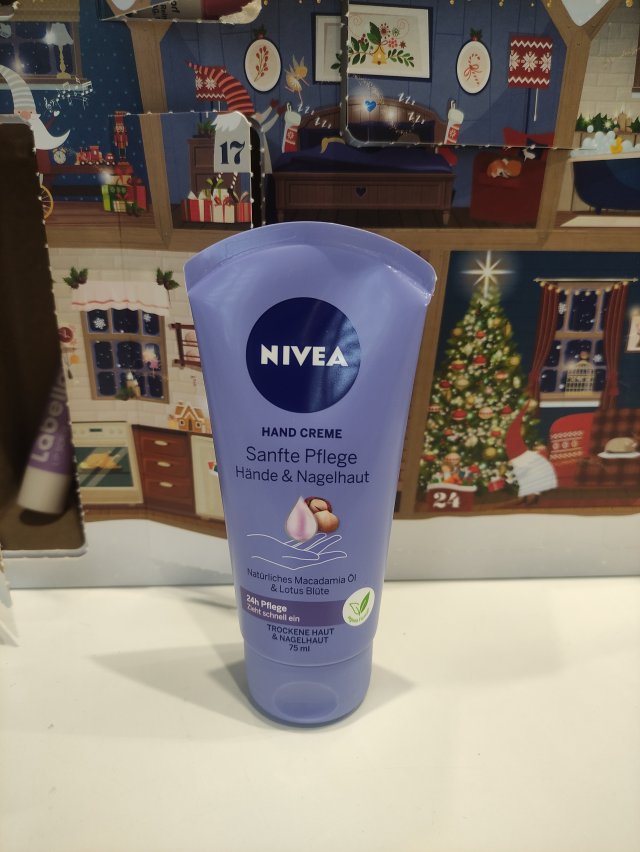 Nivea Krem do rąk, Wygładzająco-odżywczy z olejkiem z orzechów macadamia, Skóra sucha