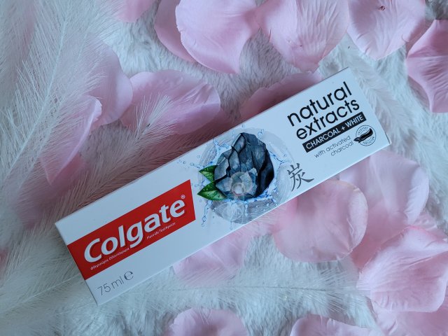 Colgate Pasta do zębów, Natural Extracts, Charcoal + White