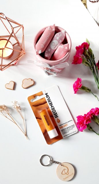 Regenerum Regeneracyjny peeling do ust